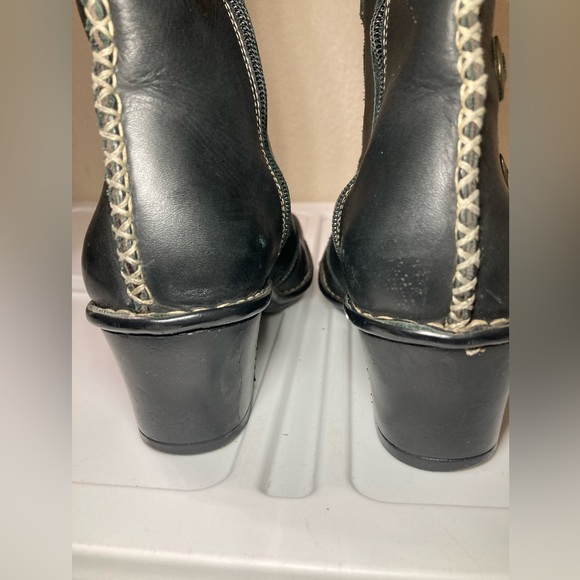 Tsonga Elegant Black Leather Heeled Boots with Decorative Stitching - Picture 11 of 14